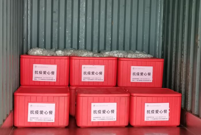 “抗疫愛心餐”裝車