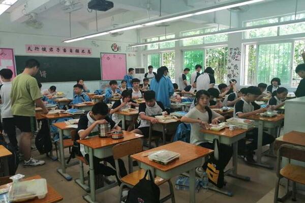 番禺東怡小學學生餐配送